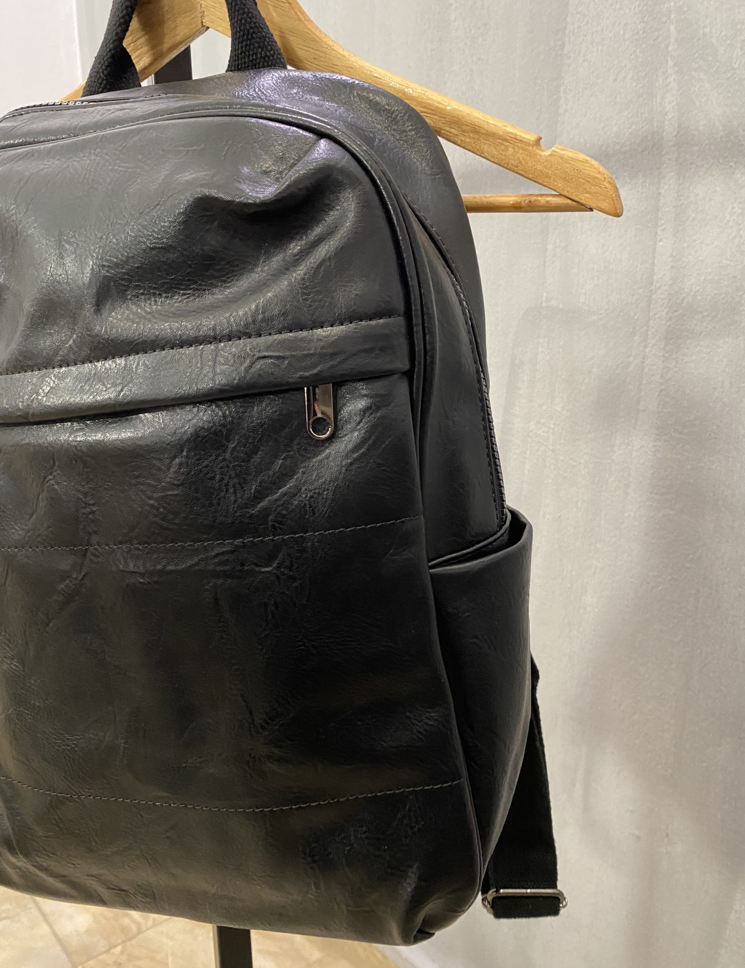 Ανδρικό μαύρο σακίδιο πλάτης με τσέπη L625730 φωτογραφία